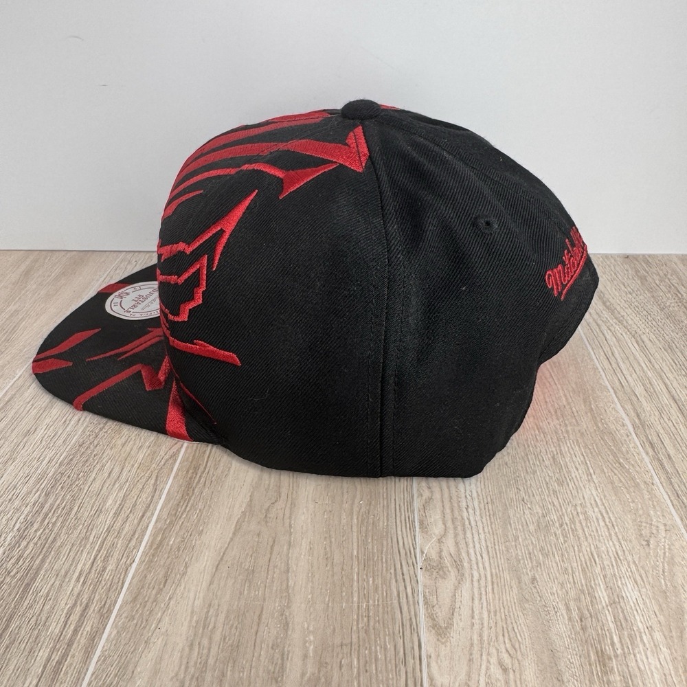 Mitchell & Ness Miami Heat Snapback Hat NBA Hardwood Classics Black Red Cap - Picture 2 of 9